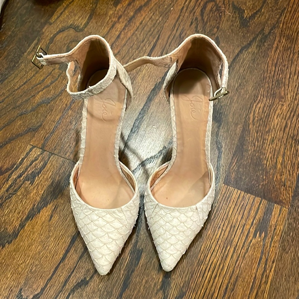 Super cute Joie heels, like new condition.